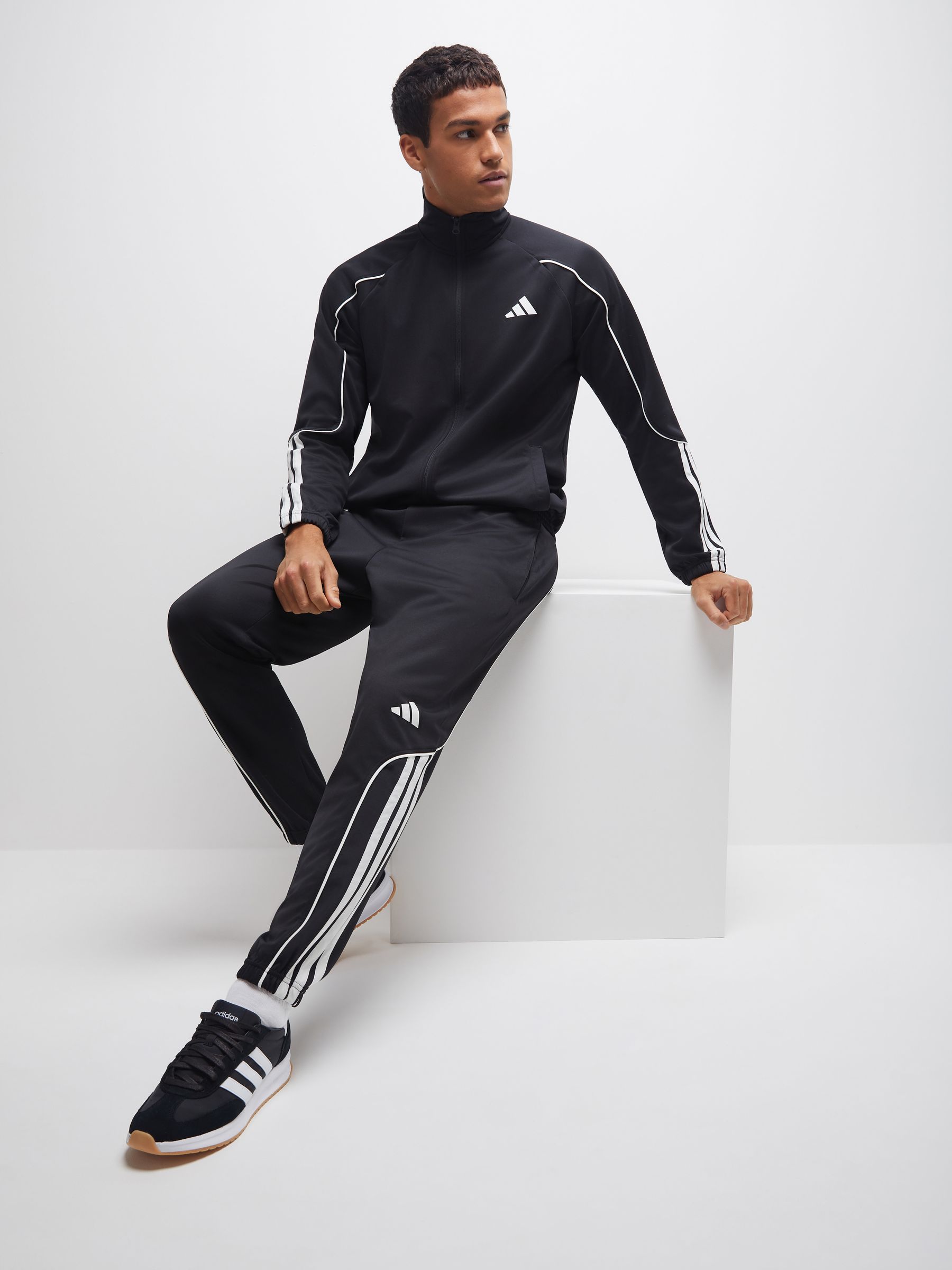 Next：日本 ブラック - adidas Stadium スリーストライプス トラック