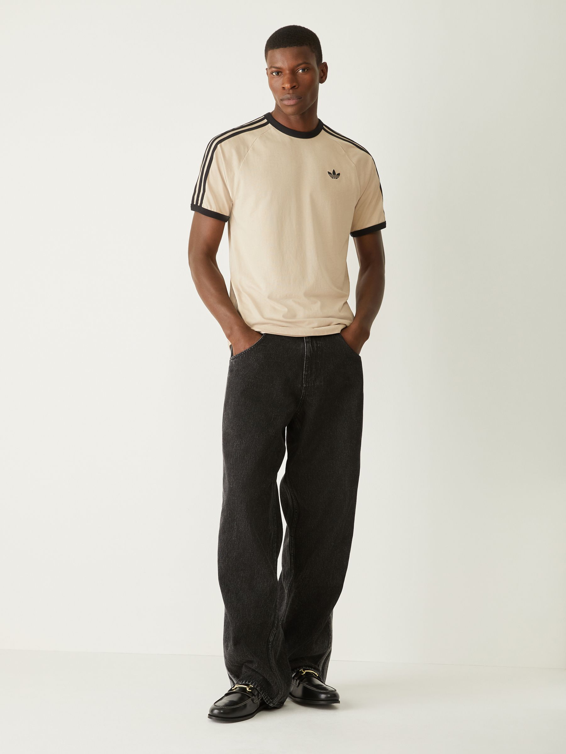 Next：日本 ベージュ - adidas Originals 3-ストライプ Tシャツ from