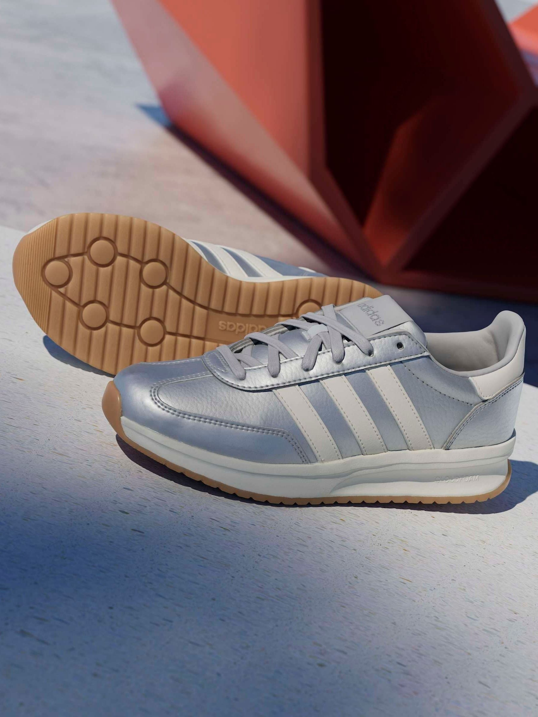 Next：日本 シルバー - adidas Run 70s 4.0 スニーカー from Next Japan