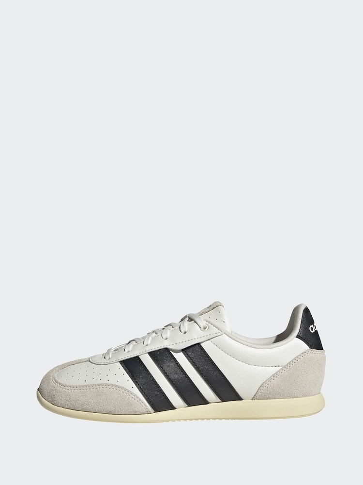 adidas White/Black Barreda Lo Trainers - Image 9 of 9