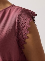 Rosa - Colete de crochê Yours Curve Crinkle - Imagem 4 de 5