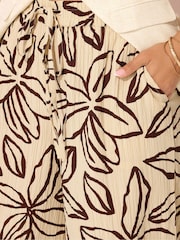 Yours Curve Brown Crinkle Cropped Trousers - Image 4 of 5