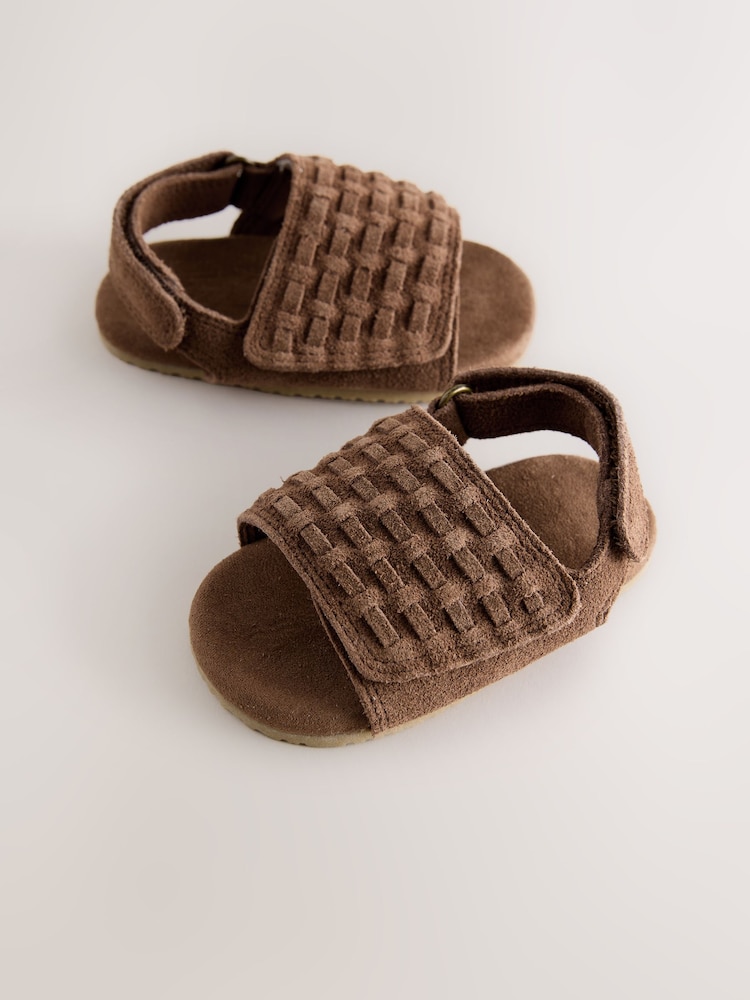 Maro-arămiu Maro - Woven Suede Touch Fastening Baby Sandals (0-2mths) - Imaginea 5 din 5 Maro-arămiu Maro - Woven Suede Touch Fastening Baby Sandals (0-2mths) - Imaginea 5 din 5