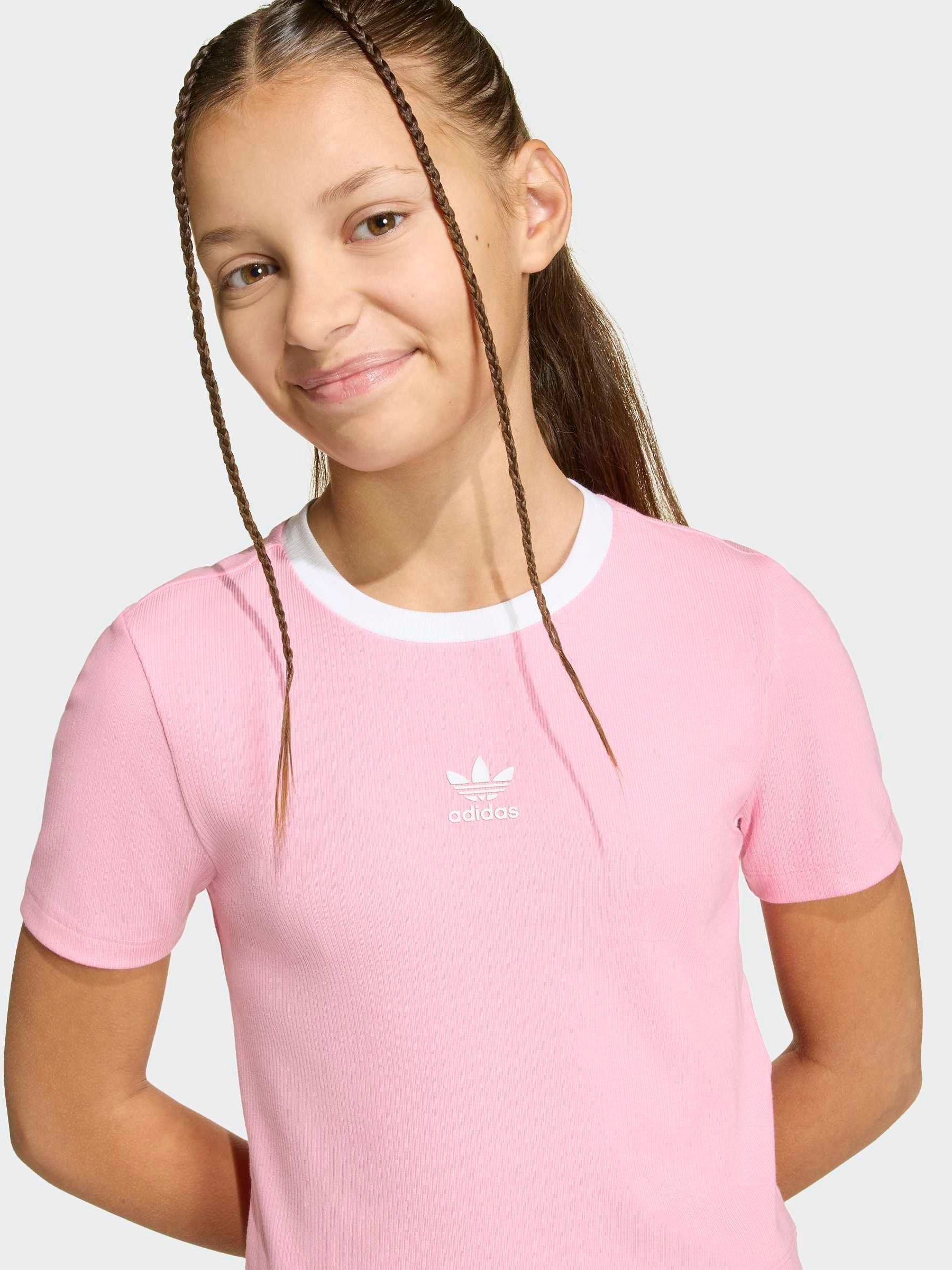 Next：日本 ピンク - adidas Originals クロップ ミニ リブ Tシャツ
