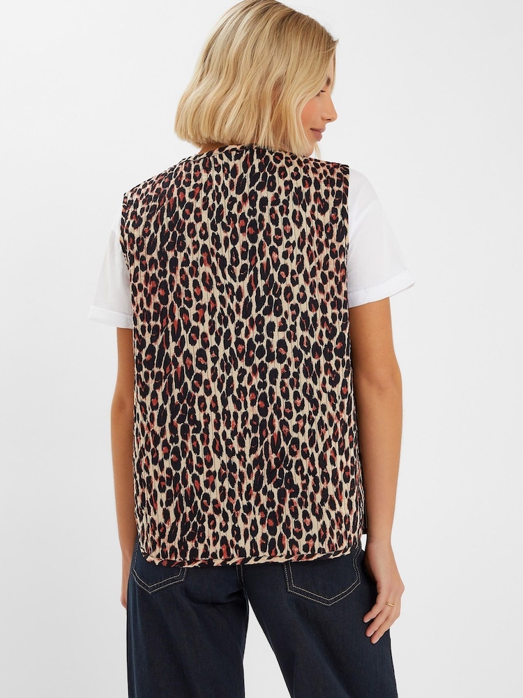 Accessorize Leopard Print Quilted Waistcoat - صورة 2 من 4 Accessorize Leopard Print Quilted Waistcoat - صورة 2 من 4