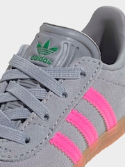 رمادي/وردي - حذاء رياضي للأطفال الرضع بأربطة مرنة مريحة بتصميم Gazelle من adidas Originals - صورة 6 من 11