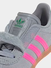 رمادي/وردي - حذاء رياضي للأطفال الرضع بأربطة مرنة مريحة بتصميم Gazelle من adidas Originals - صورة 8 من 11