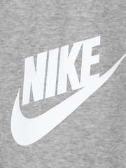 Nike conjunto de camisetas y pantalones cortos de Little Kids Club - Imagen 5 de 7