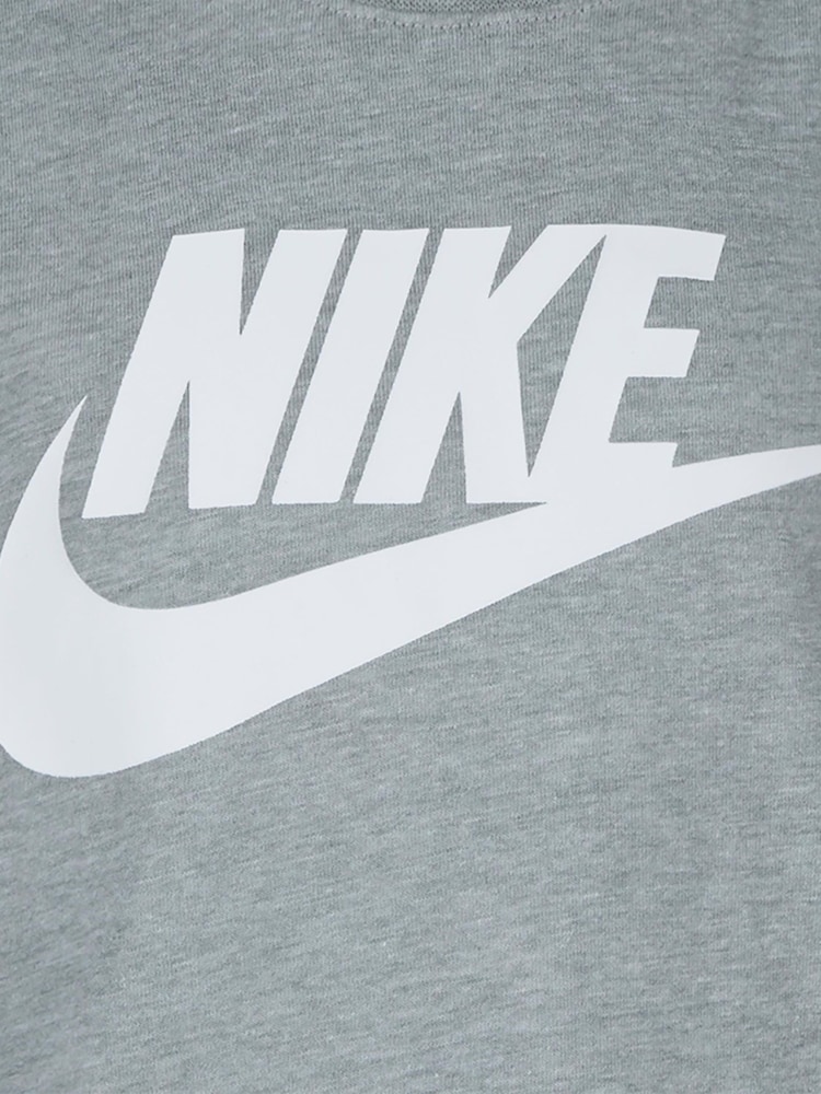 Nike conjunto de camisetas y pantalones cortos de Little Kids Club - Imagen 7 de 7