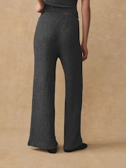 אפור - מכנסיים רחבים עם טקסטורה - תמונה 4 מתוך 7