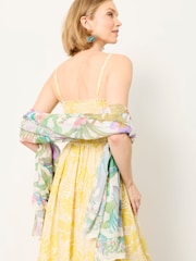 وشاح متعدد الاستخدامات بطبعة استوائية من FatFace - Image 2 of 2