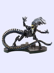 MenKind Black QFig Alien Queen Max Elite Diorama Figure Gift Set - Image 1 of 3