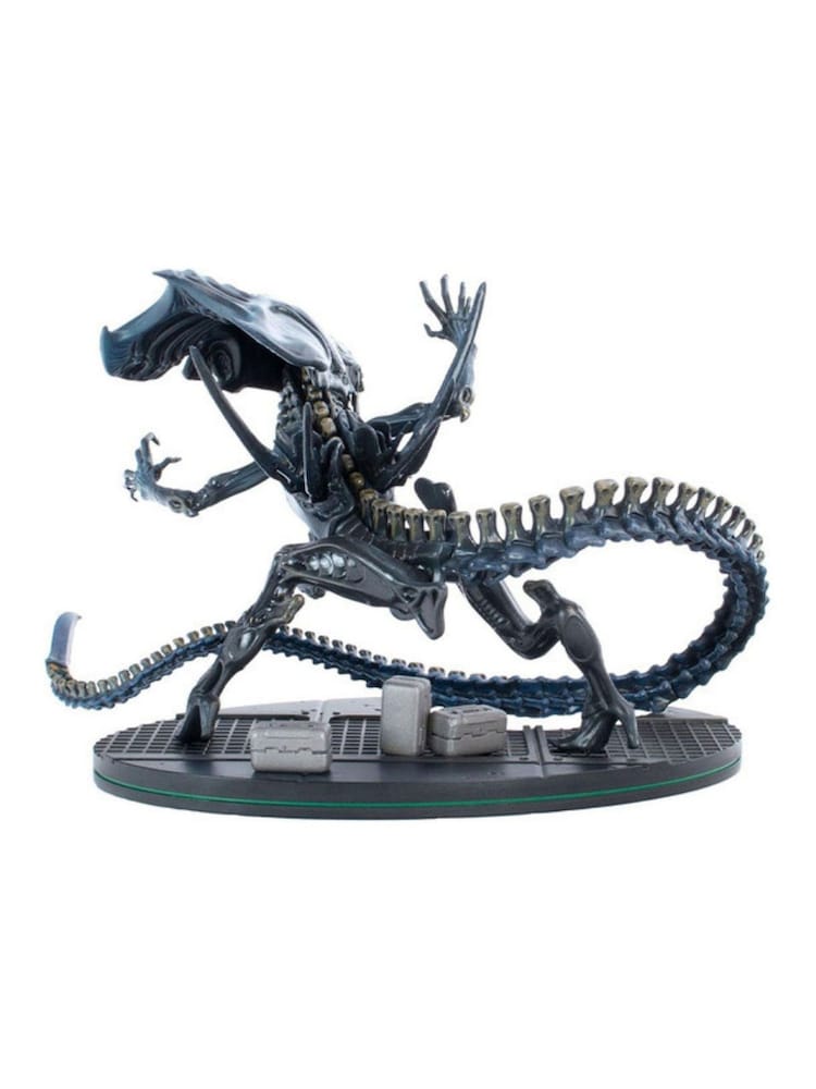 MenKind Black QFig Alien Queen Max Elite Diorama Figure Gift Set - Image 2 of 3