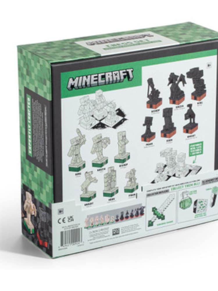 MenKind Green Minecraft Chess Set - Image 10 of 10