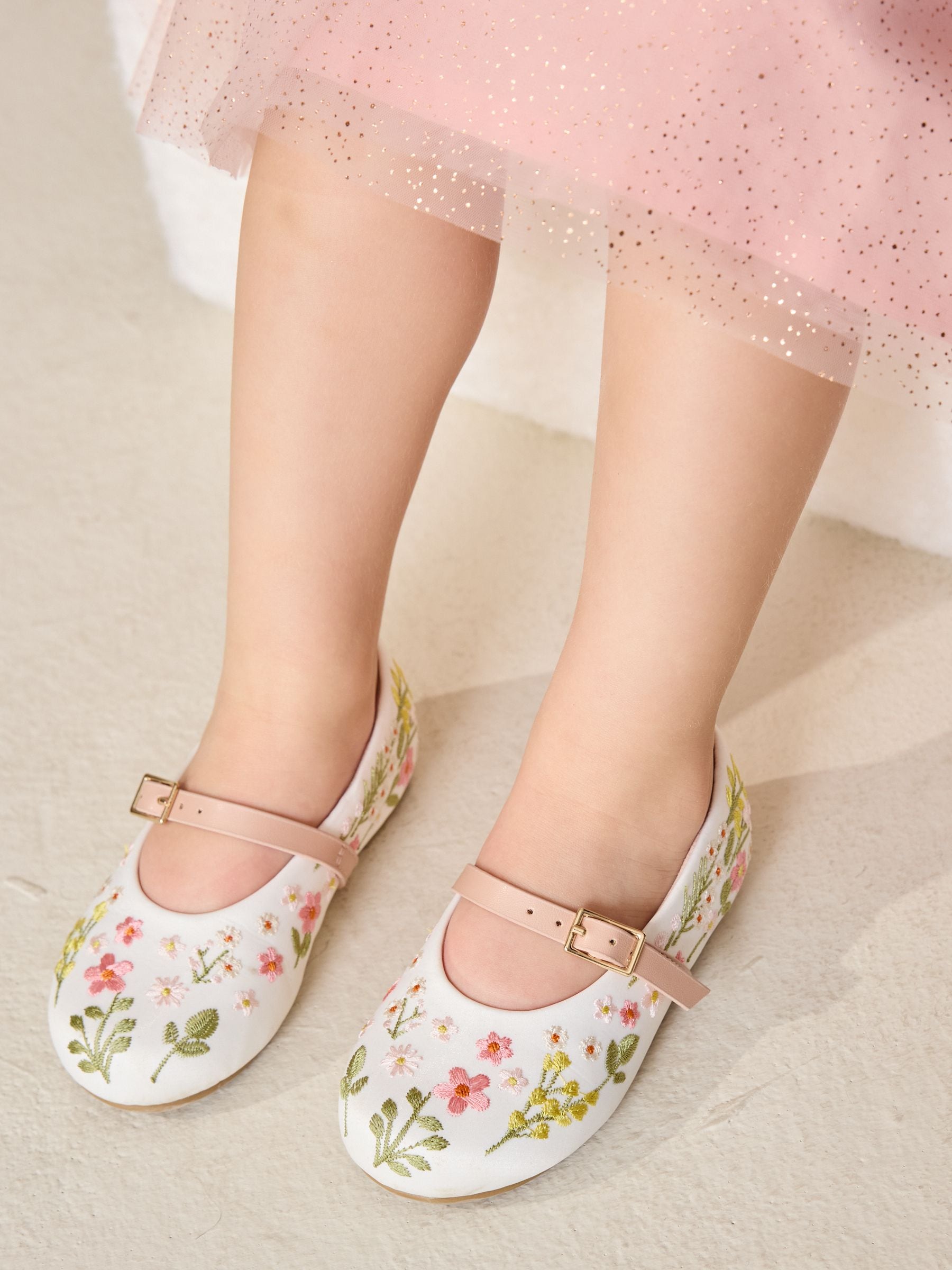 【新品・未使用】FLORAL PATCH MARYJANES アイボリー Buy Multi Embroidered Occasion Mary Jane Shoes from Next USA