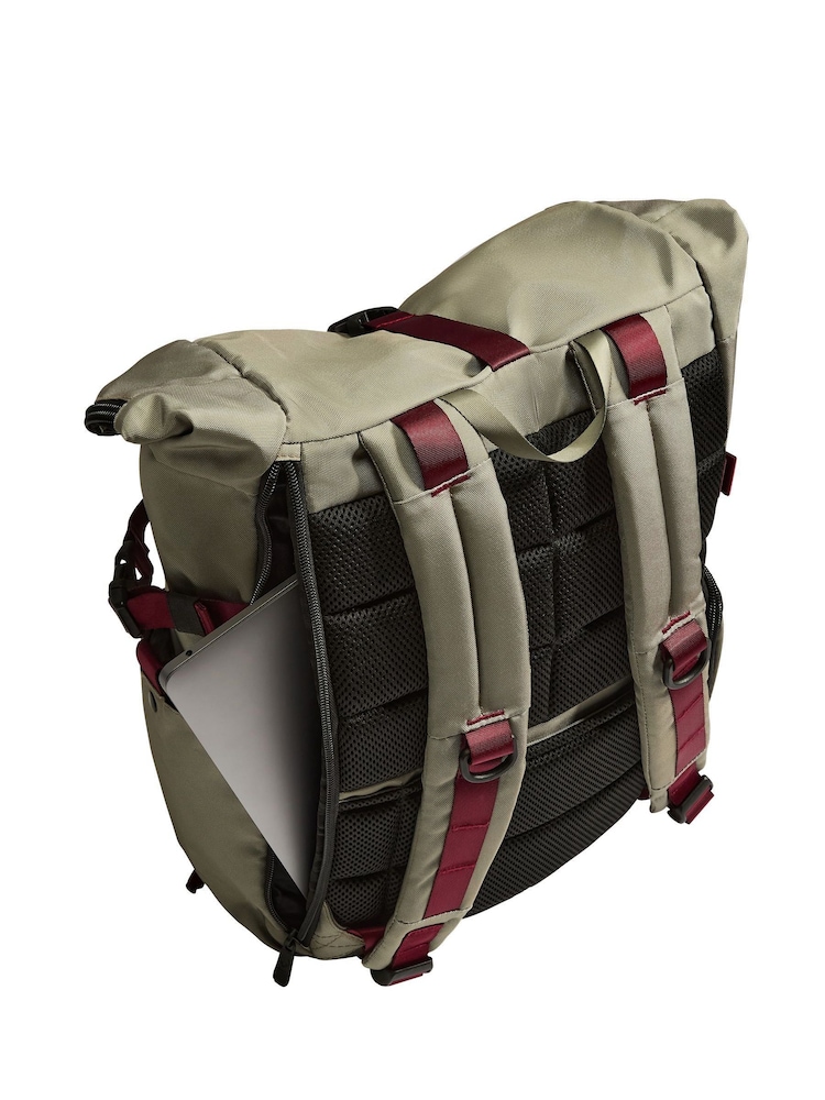 antler business 100 laptop backpack Icon in Black and smart internal organisation Discovery 28L Backpack in Carbon