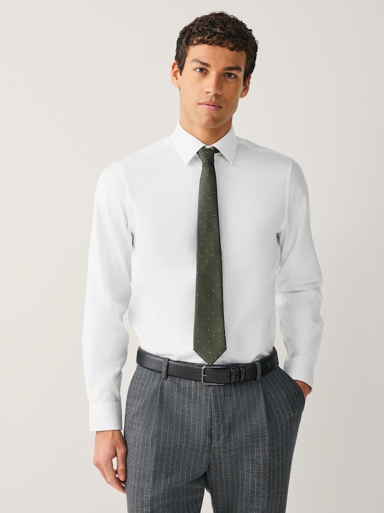 أبيض - تلبيس قياسي - قميص بملمس بارز وأكمام طويلة من Signature - صورة 2 من 5 أبيض - تلبيس قياسي - قميص بملمس بارز وأكمام طويلة من Signature - صورة 2 من 5