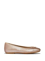 Creme - Sapatilhas FitFlop Delicato Bow com lantejoulas - Imagem 2 de 12