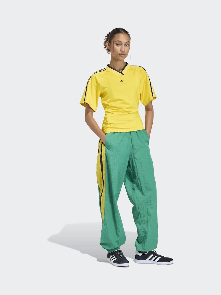 Gul - adidas originals Rouched Football Inspired T-Shirt - Bilde 2 av 6