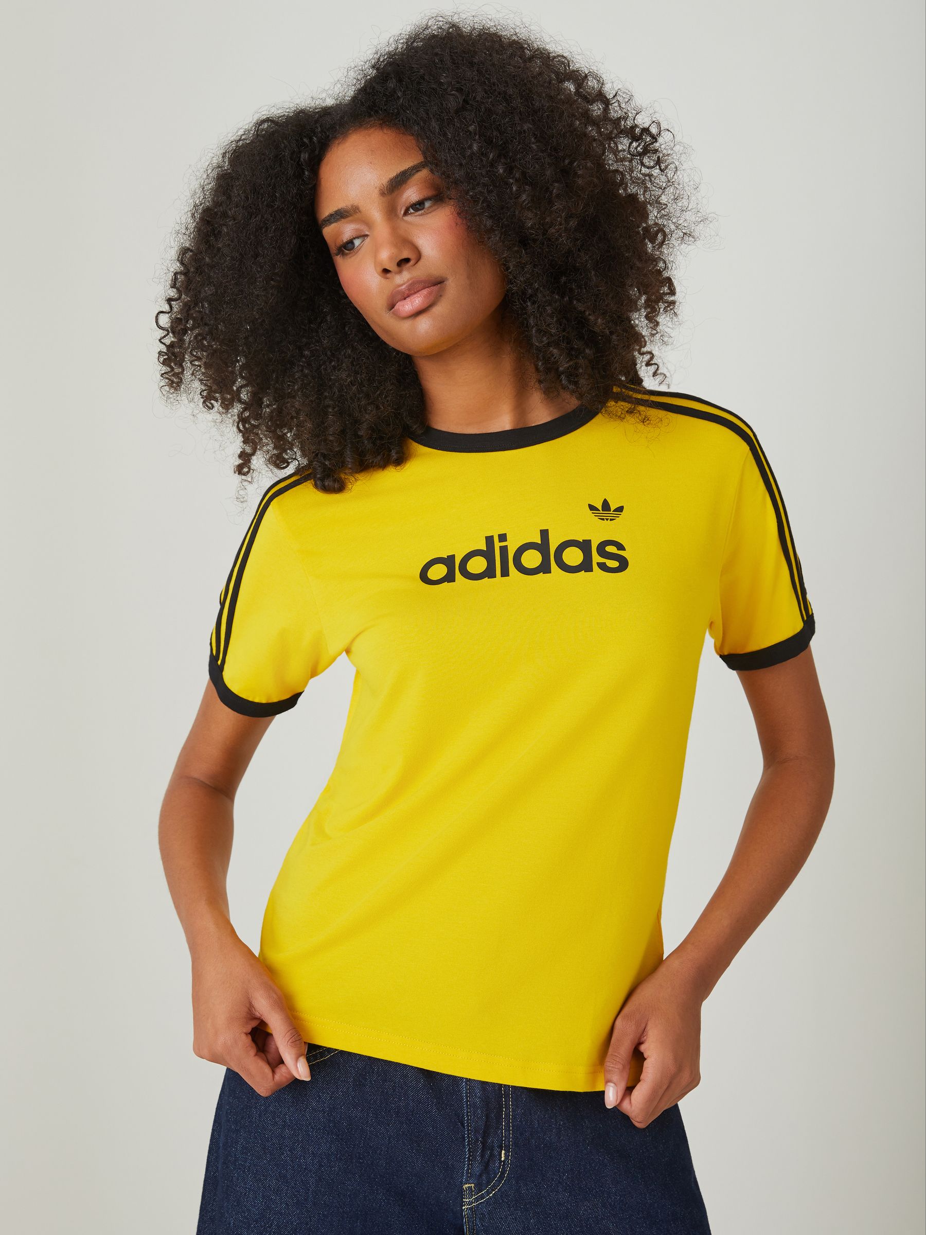 Next：日本 イエロー - adidas Originals リニア Tシャツ from Next Japan