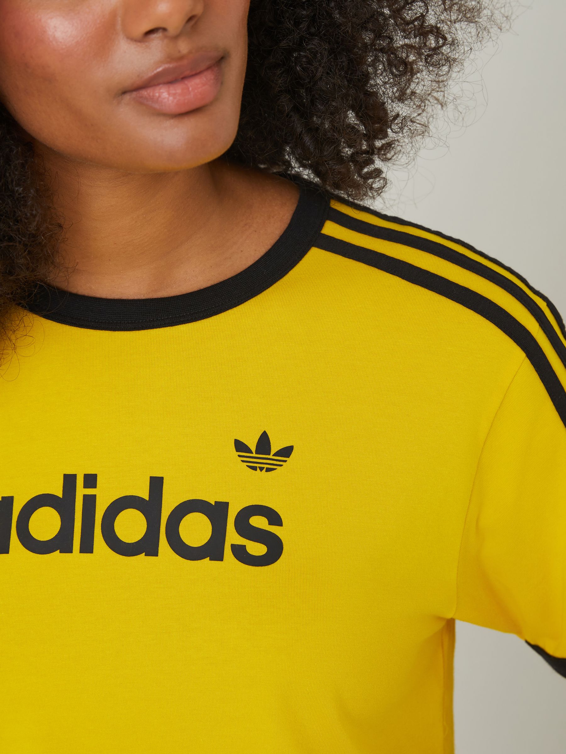 Next：日本 イエロー - adidas Originals リニア Tシャツ from Next Japan