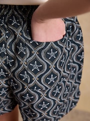 Joules Navy Starfish Pull On Pure Linen Short - Image 7 of 9