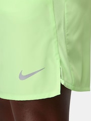 Nike Green 7 Inch Challenger Dri-FIT Brief Lined Running Shorts - Image 10 of 16