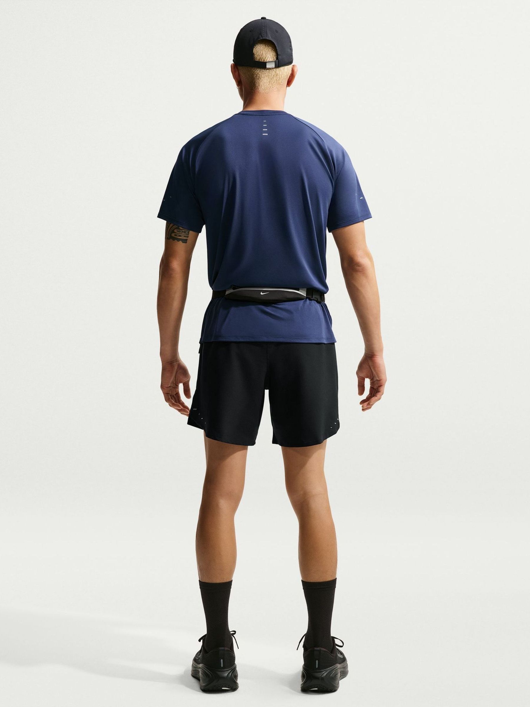 Next：日本 ブラック - Nike Dri-FIT ストライド7インチ ブリーフ裏地