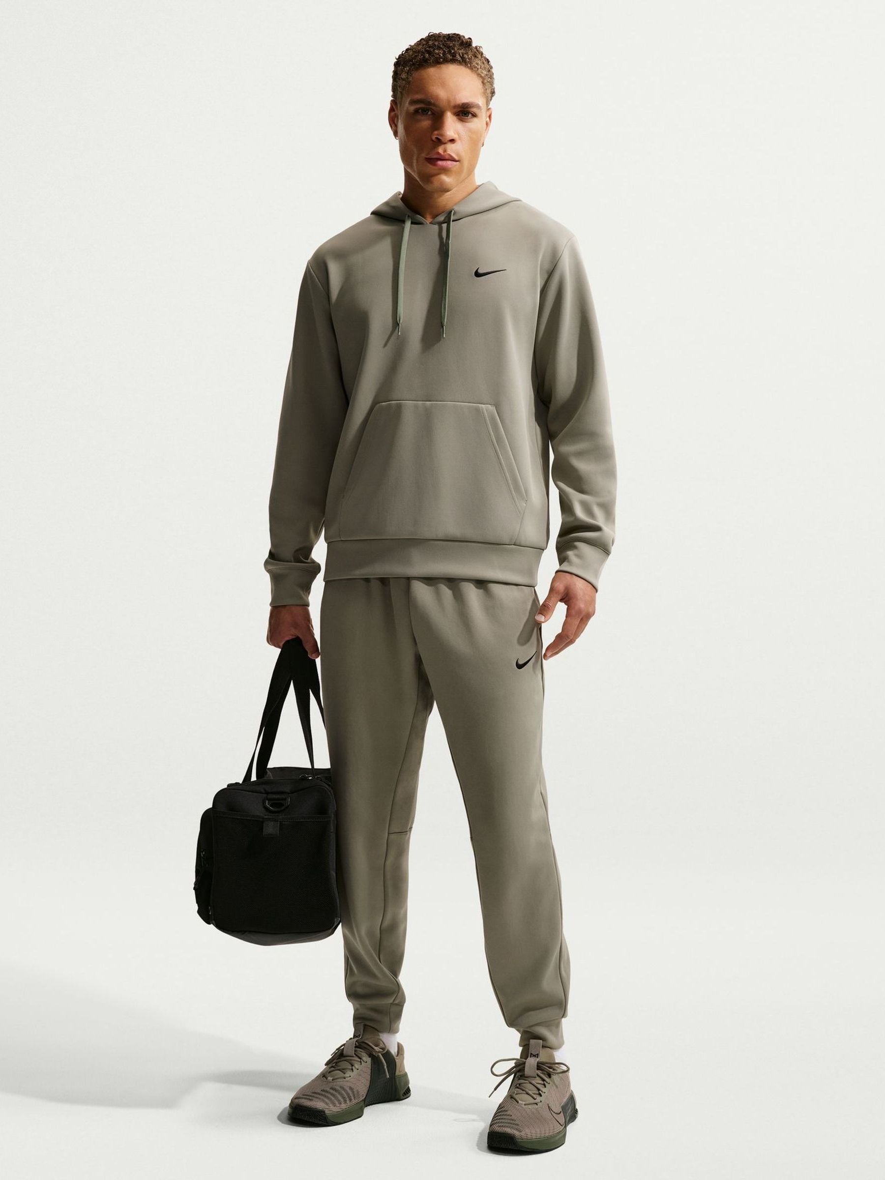 nike slim fit pullover