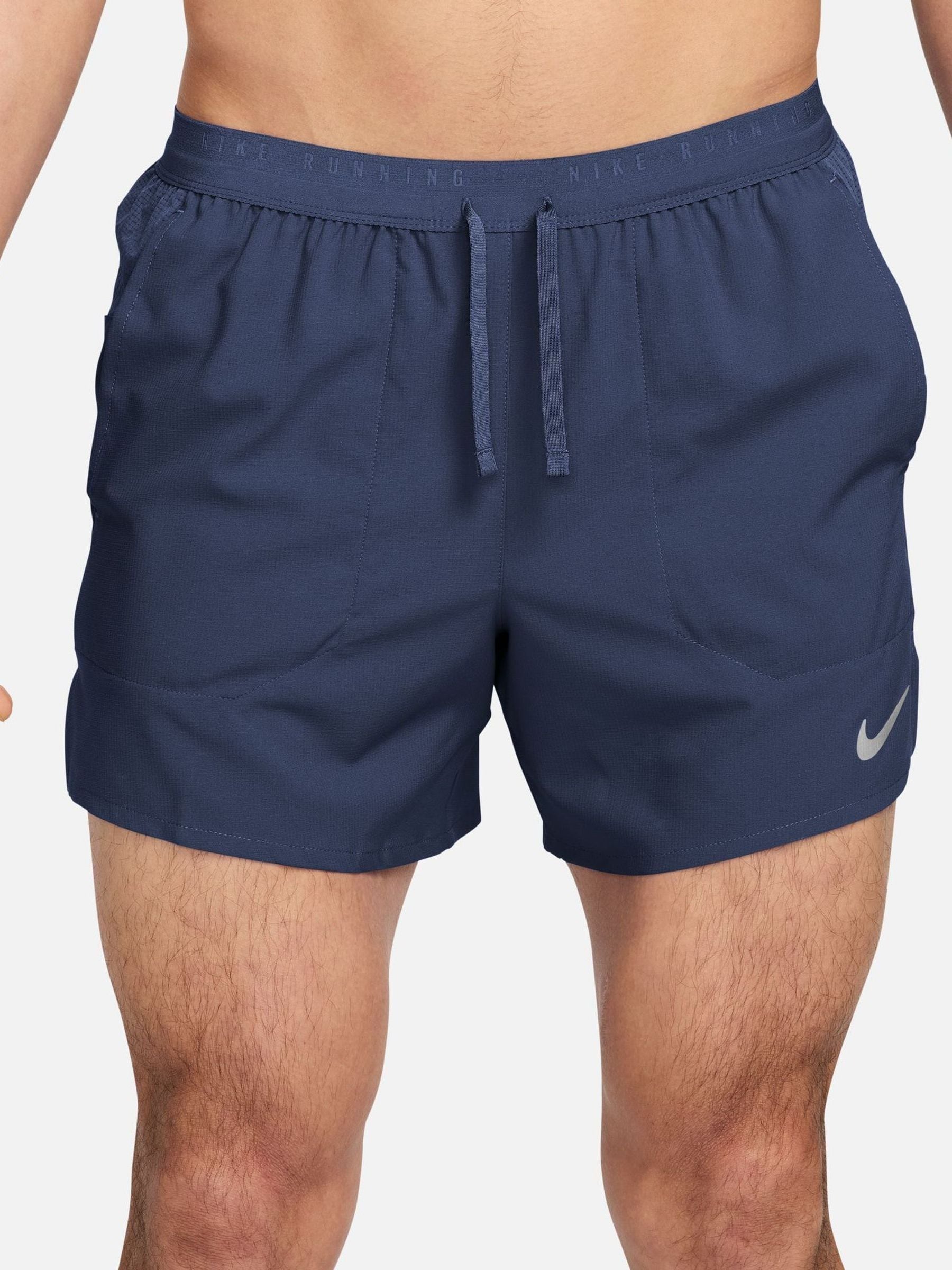 Next：日本 ミッドナイトネイビー - Nike Dri-FIT Stride 5 インチ