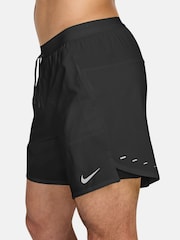 Μαύρο - Σορτς για τρέξιμο Nike Dri-FIT Stride 7 ίντσα 2-σε-1 - Εικόνα 3 του 5