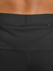Μαύρο - Σορτς για τρέξιμο Nike Dri-FIT Stride 7 ίντσα 2-σε-1 - Εικόνα 4 του 5