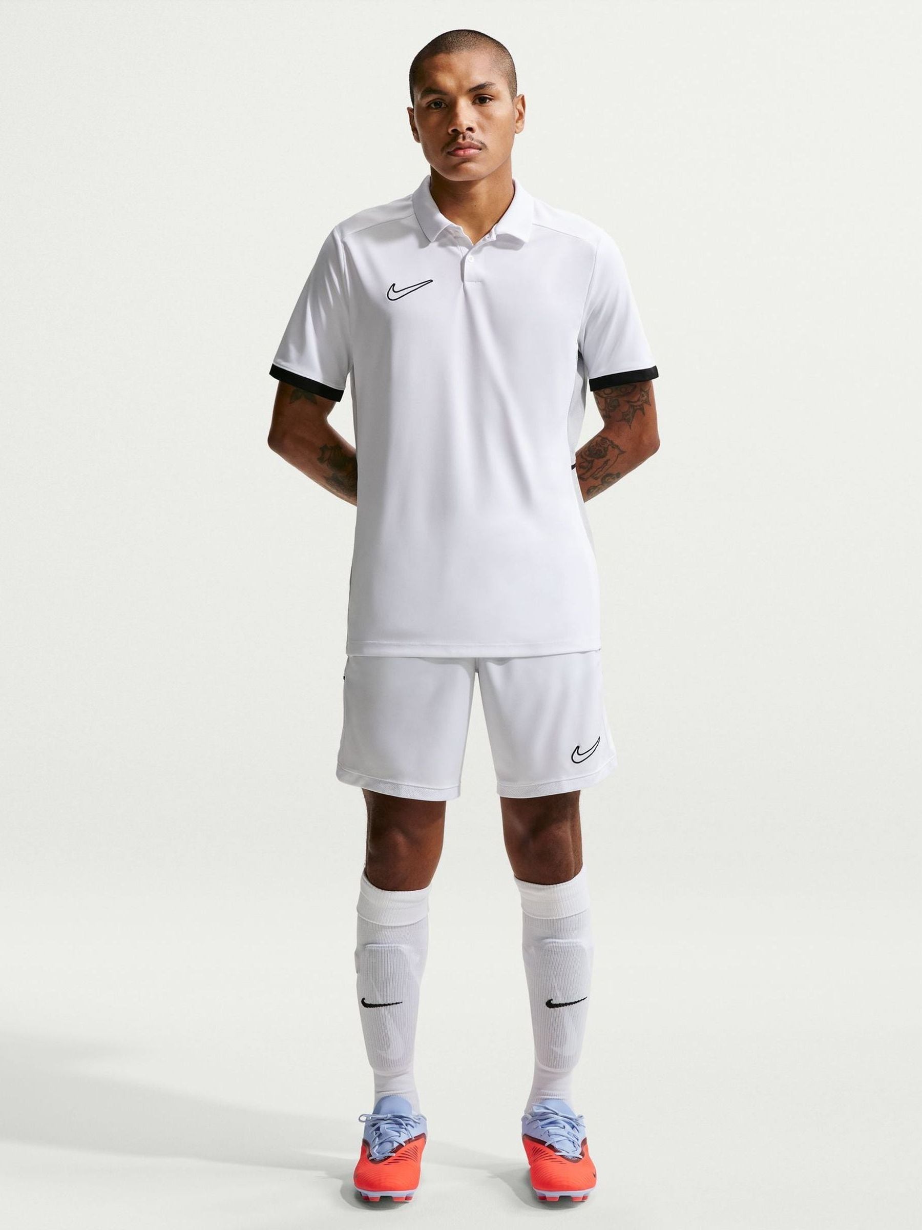 white nike training shorts