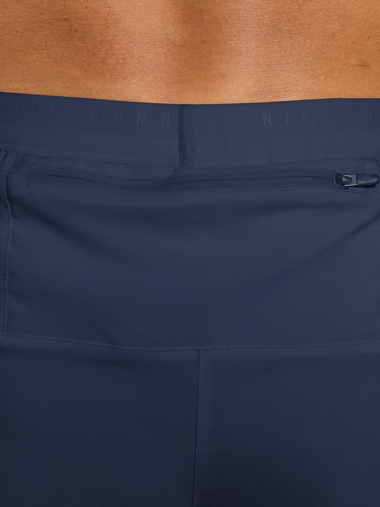 Μεταμεσονύκτιο ναυτικό - Σορτς για τρέξιμο Nike Dri-FIT Stride 7 ίντσα 2-σε-1 - Εικόνα 4 του 4