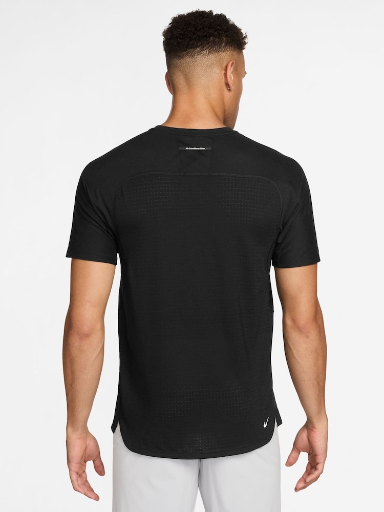 Nike Black ACG Solar Chase Dri-FIT ADV Running T-Shirt - Image 2 of 3