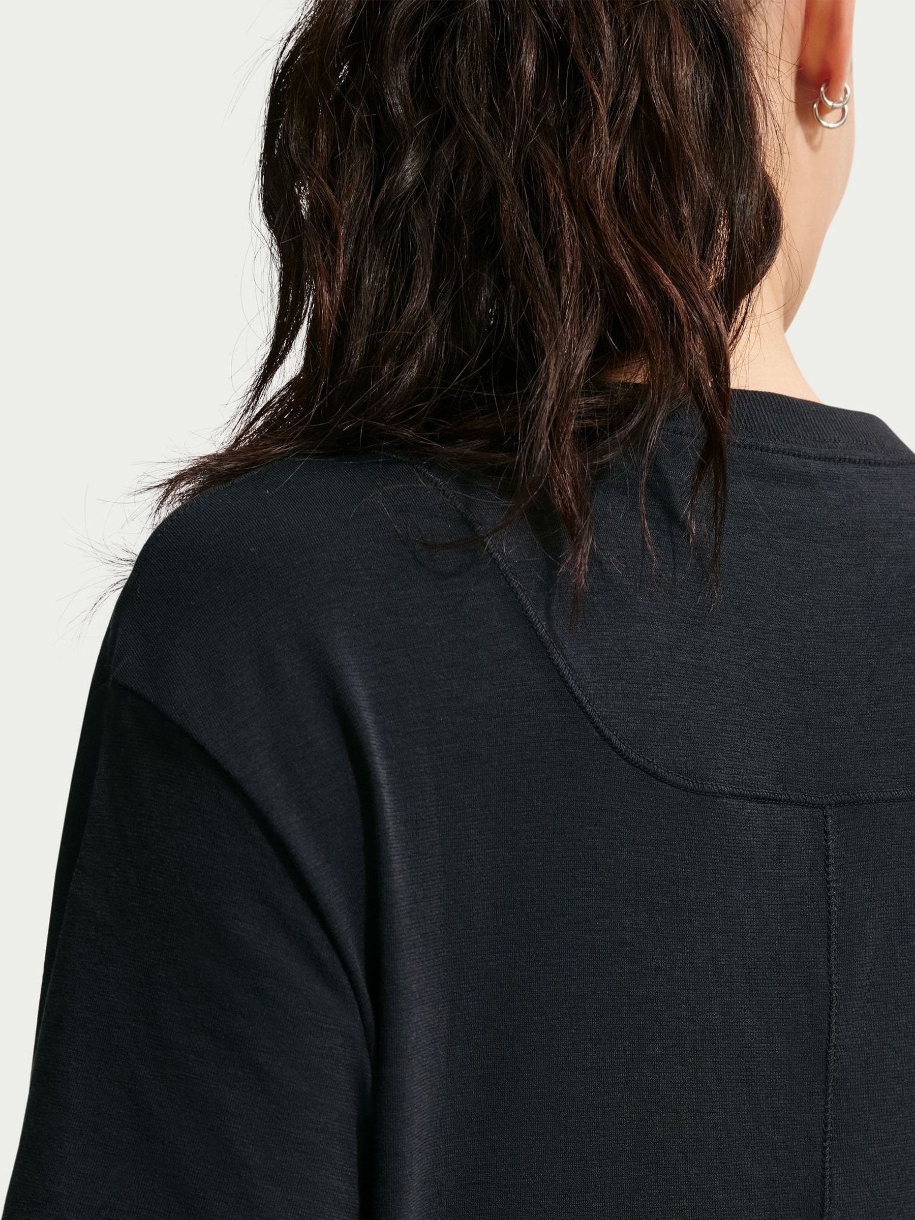 Comprar Preto/Branco - Camiseta Nike One Relaxed Dri-FIT de manga