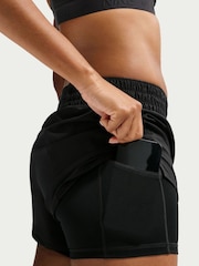 Negru - Pantaloni scurți Nike One Dri-FIT Mid-Rise 3" 2-în-1 - Imaginea 6 din 6