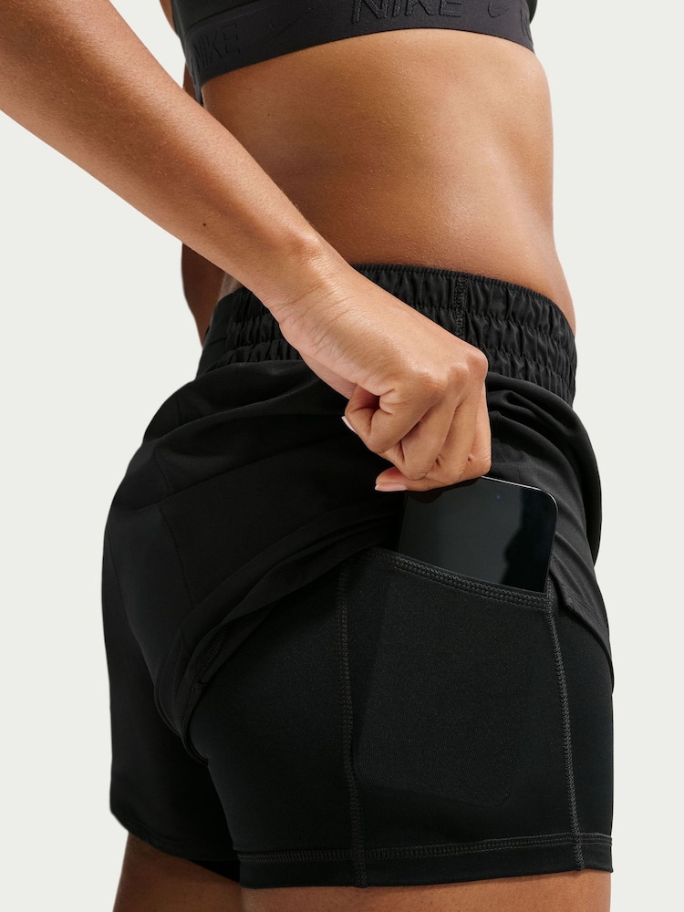 Negru - Pantaloni scurți Nike One Dri-FIT Mid-Rise 3" 2-în-1 - Imaginea 6 din 6