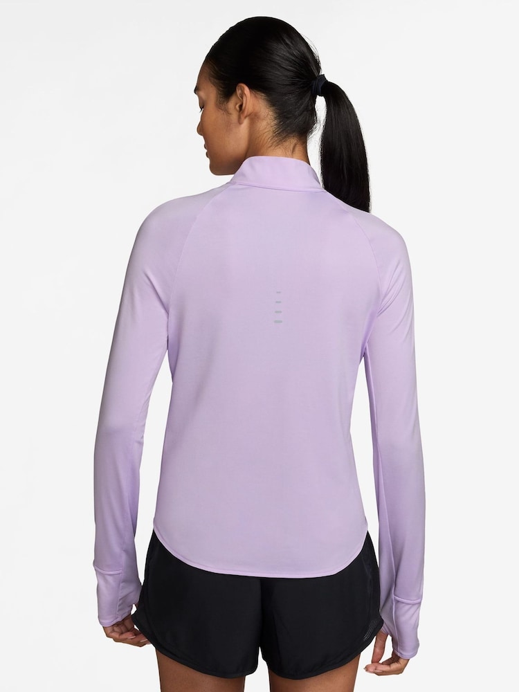 Lilla - Nike Swift Dri-FIT UV 1/4-glidelås joggetopp - Bilde 2 av 3