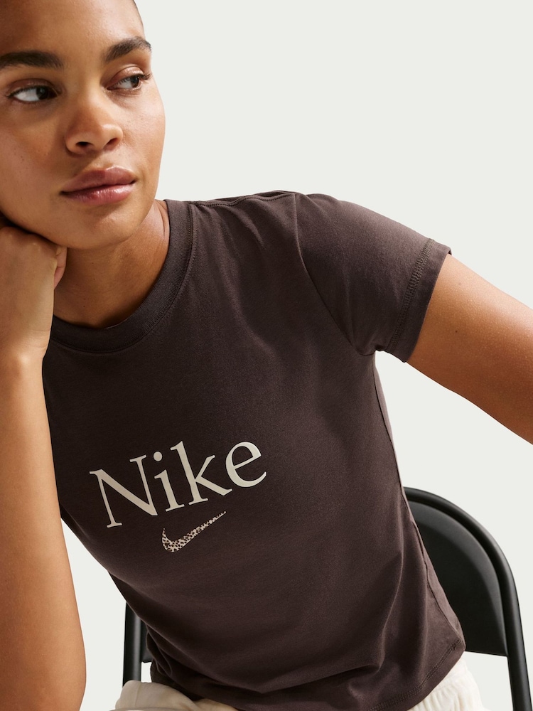 Nike Brown Animal Logo Graphic T-Shirt - Image 5 of 5