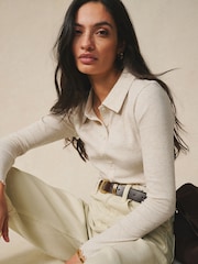 Ecru - Geripptes Langarm-Poloshirt mit Knopfleiste - Bild 1 von 7