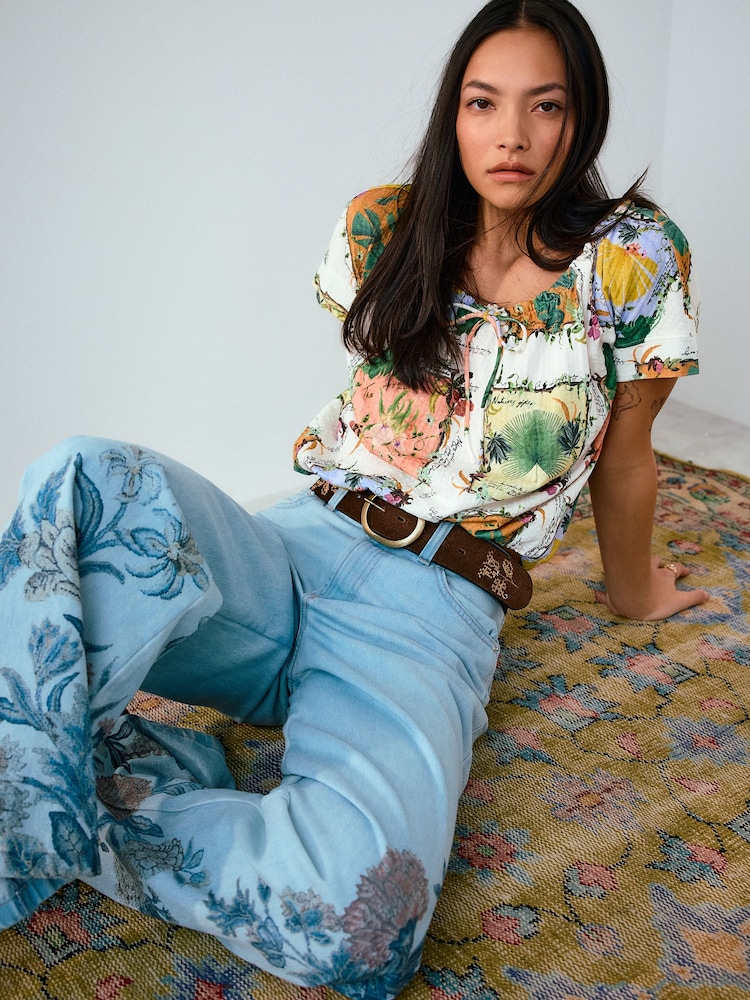 Kew Garden Floral Print - Short Sleeve Bubblehem Scoop Neck T-Shirt - Afbeelding 2 van 9 Kew Garden Floral Print - Short Sleeve Bubblehem Scoop Neck T-Shirt - Afbeelding 2 van 9