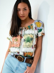 Kew Garden Floral Print - Short Sleeve Bubblehem Scoop Neck T-Shirt - Afbeelding 4 van 9