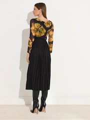 Star by Julien MacDonald Black Pleated Maxi Skirt - Image 4 of 6