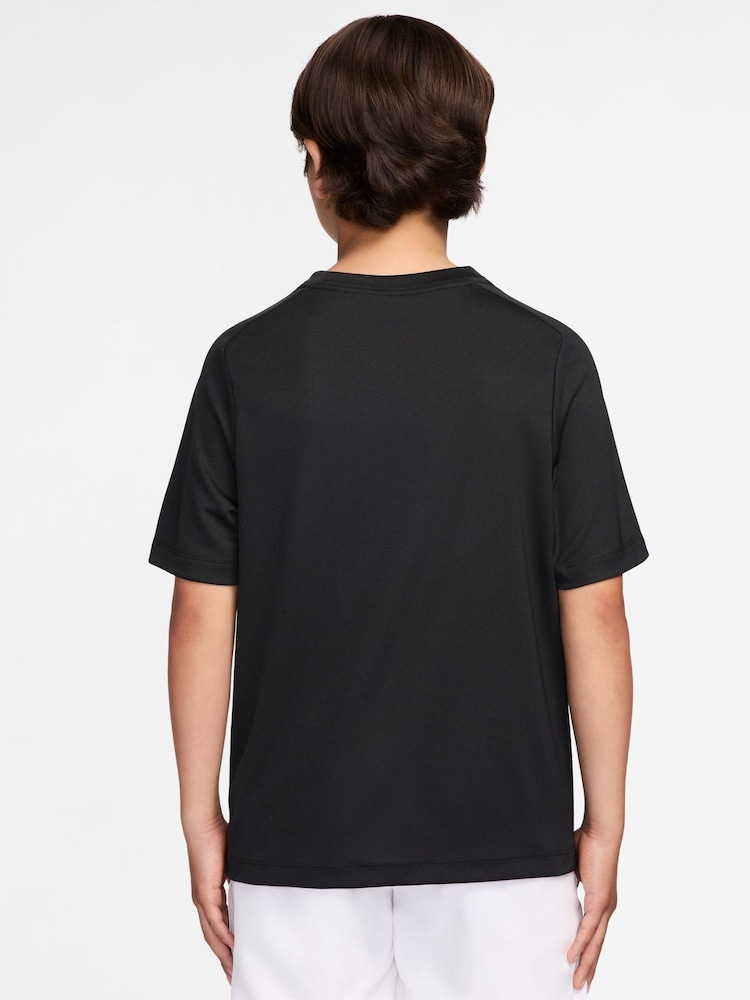 črna - Večbarvna majica s kratkimi rokavi in grafiko Nike Dri-FIT - Slika 2 iz 3 črna - Večbarvna majica s kratkimi rokavi in grafiko Nike Dri-FIT - Slika 2 iz 3