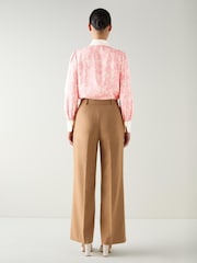 LK Bennett Sustainable Viscose Collar And Cuff Detail Sonya Floral Print Shirt - Imagem 2 de 4