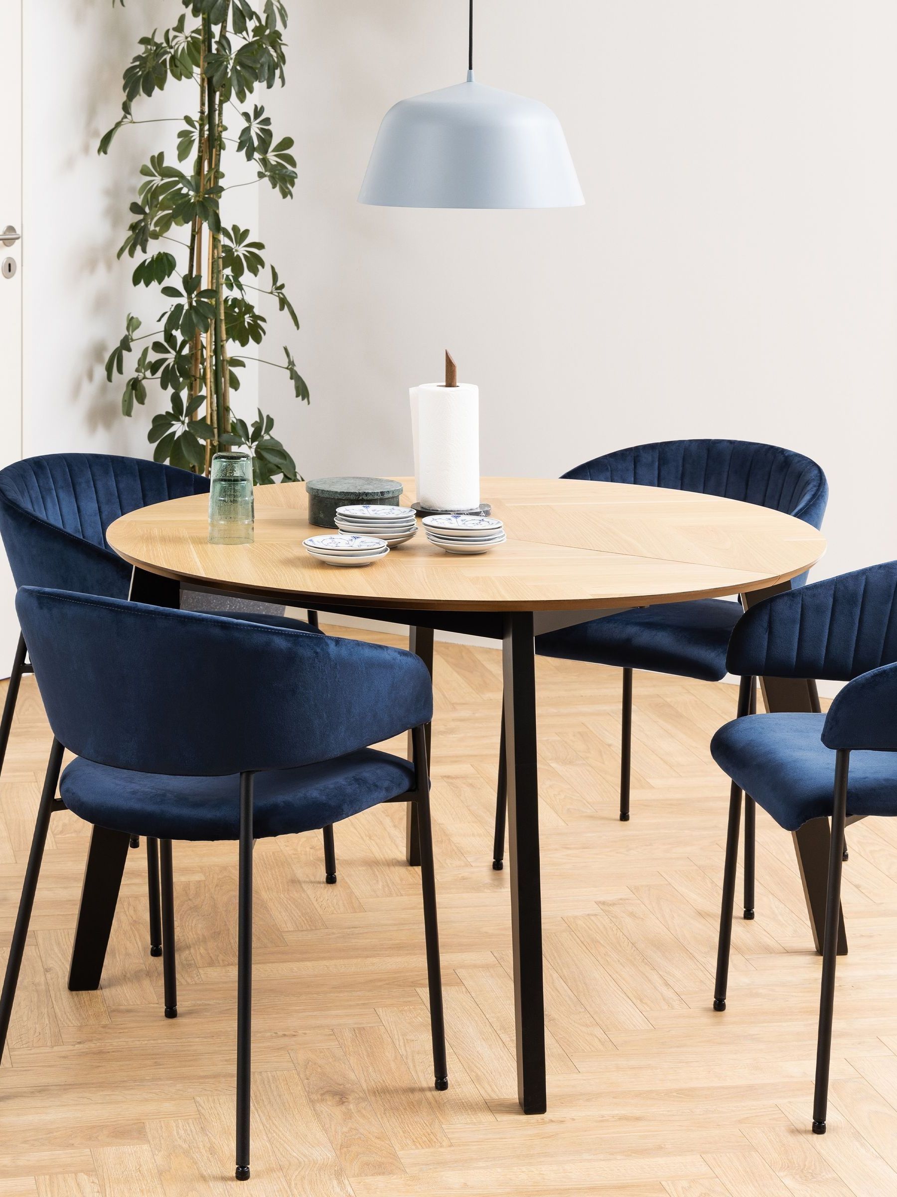 Furniture To Go Georgetown Round Dining Table In Oak & Black - Oak & Black - Image 4
