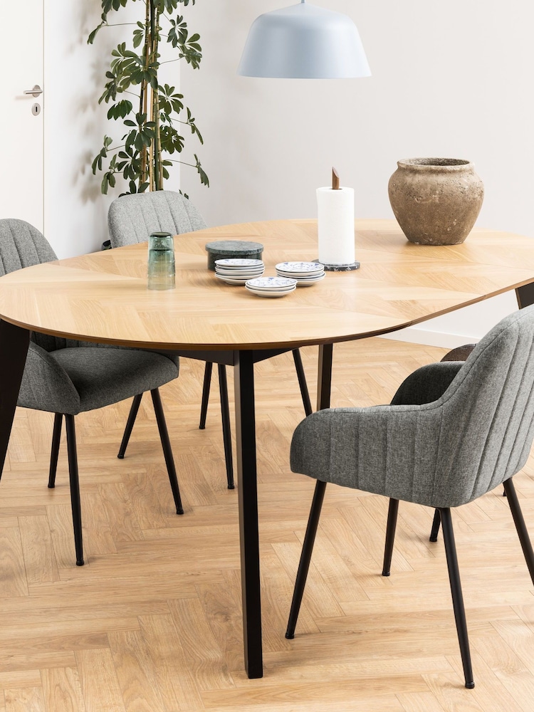 Actona Black Oak Georgetown 4 Seater Round Dining Table - Image 2 of 6