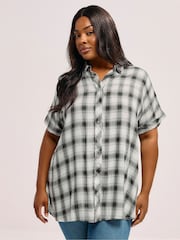 Camisa xadrez de viscose de manga curta Yours Curve - Imagem 1 de 5