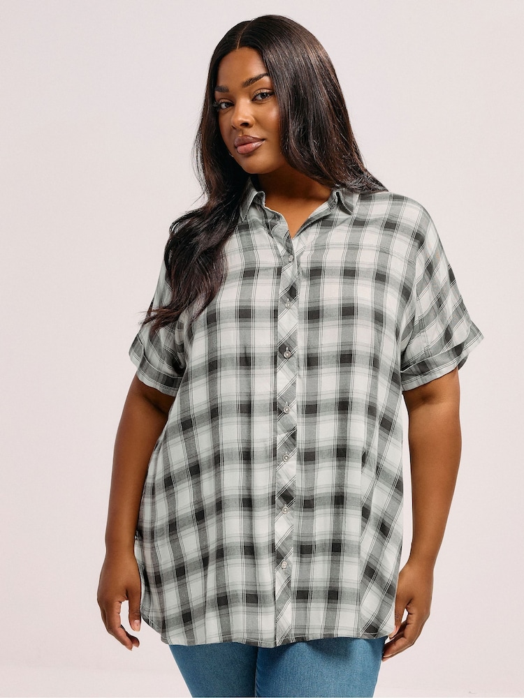 Camisa xadrez de viscose de manga curta Yours Curve - Imagem 1 de 5